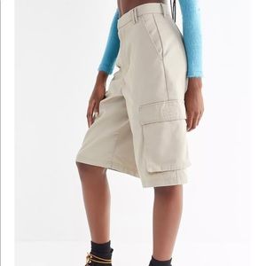 URBAN OUTFITTERS CORBIN LONGLINE KHAKI CARGO SHORTS WIDE LEG CROP S SMALL 2 4